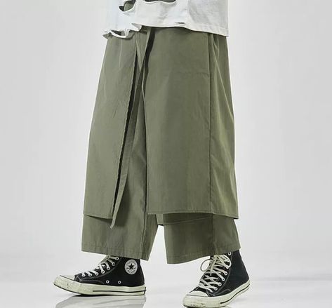 Dive into the realm of comfort and style with our Samurai Streetwear Joggers! These wide pants are not only incredibly stylish but also deliver unparalleled comfort. With an elastic waist and a loose fit, they strike the perfect balance between fashion and comfort. Wear them on the street, embrace new adventures - they're not just cool, they're unbelievably cool! Japanese Pants, Hakama Pants, Sukajan Jacket, Modern Kimono, Short Sleeve Kimono, Style Japonais, Fashion Business Casual, Stylish Pants, Short Kimono