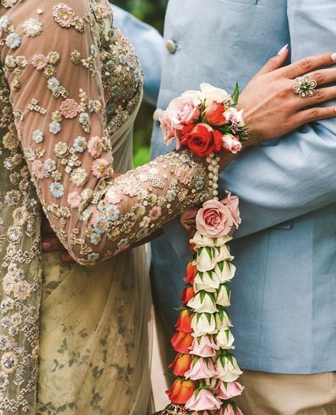 Repost @anis.collections1😍 Love the flower kaleera🌺 On a side note, Enayah misses her best friend, you need to come over Hani🤷🏻‍♀️#pakistaniweddings #bridal #kaleere #floral Hand Flower Wedding Pakistani, Mehndi Floral Jewellery, Nikkah Flower Jewellery, Flower Kaleera, Mehndi Jewelry Flower Brides, Kaleera Designs, Chooda Ceremony, Floral Kaleere, Indian Wedding Accessories