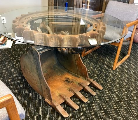 Cat Excavator Bucket , Cat Dozer sprocket, Small Table office decor rustic alternative use Homemade Bench, Tractor Decor, Diy Woodworking Ideas, Garage Furniture, Cat Excavator, Automotive Furniture, Car Furniture, Table Office, Vintage Industrial Furniture