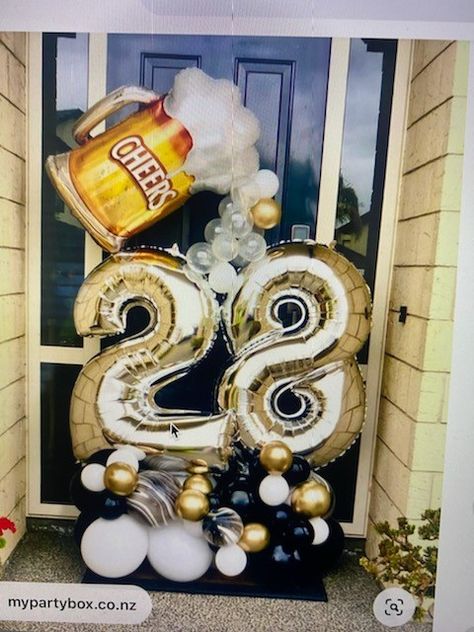 Beer Balloon, 28th Birthday Ideas, 21st Birthday Boy, 30th Birthday Balloons, 40th Birthday Balloons, Beer Decorations, Man Bouquet, 30 Balloons, Balloon Tower