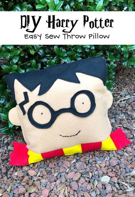 DIY Harry Potter Throw Pillow Easy Sew Project for Beginning Crafters Using Sewing Machines #harrypotterdecor #ditharrypotter #harrypotterproject #wizardworld Harry Potter Sewing Projects Easy Diy, Harry Potter Sewing Projects, Harry Potter Sewing, Harry Potter Throw Pillows, Harry Potter Pillow, Throw Pillow Covers Diy, Hoop Decor, Sewing Club, Harry Potter Face