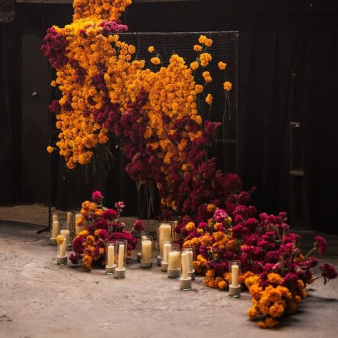 Allium Estudio Floral on Instagram: “BODA NICOLE + GREG.  Cuando pensamos en diseñar una instalación, tratamos de transmitir que las flores pueden ser mucho más que sólo una…” Marigold Arch Decor, Ofrenda At Wedding, Wedding Ofrenda, Hasta La Muerte Wedding, Welcome Party Decor, Flower Altar, Latina Wedding, Dia De Los Muertos Decorations Ideas, Girls Night Party