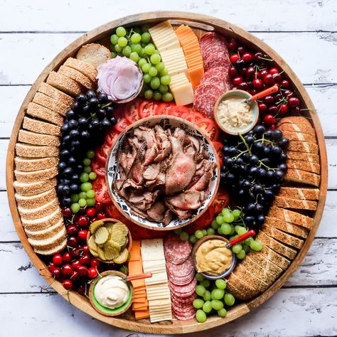 Tri Tip Sandwich Charcuterie Board #sandwichboard #tritipsandwich #grilledtritip #epiccharcuterie Charcutiere Boards, Sandwich Charcuterie Board, Grilled Tri Tip, Sandwich Toppings, Tri Tip Sandwich, Leftover Thanksgiving Sandwich, Butter Sandwich, Canned Butter, Mustard Pickles