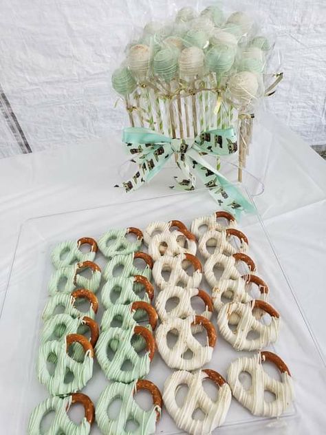 Yoda 1st Birthday, Baby Yoda Birthday Party Decorations, Baby Yoda Party Ideas, Baby Yoda First Birthday, Baby Yoda Birthday Party, Baby Yoda Birthday Party Ideas Girl, Baby Yoda Cookies, Baby Yoda Party Decorations, Grogu Baby Shower Theme