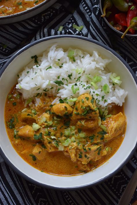 Slow Cooker Curry Chicken, Chicken Curry Crockpot, Chicken With Coconut Milk, Crock Pot Curry, Paleo Chicken Chili, Spiced Zucchini, Coconut Chicken Curry, Slow Cooker Curry, Coconut Milk Chicken