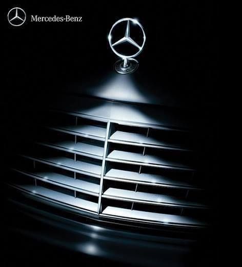 Mercedes-Benz Christmas advertisement Guerrilla Marketing, Christmas Advertising, Clever Advertising, مرسيدس بنز, 광고 디자인, Creative Advertising Design, Publicidad Creativa, Christmas Ad, Exhibition Stand Design