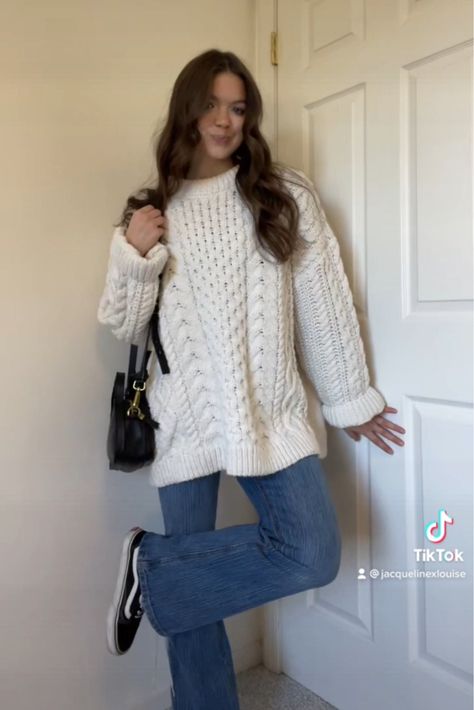 Big Chunky Sweater, Cable Knit Jumper Outfit, Oversized Cable Knit Sweater Outfit, Cream Cable Knit Sweater Outfit, White Cable Knit Sweater Outfit, Oversized Knit Sweater Outfit, Oversized Sweater And Jeans, White Knit Sweater Outfit, Oversized Sweater Outfit Winter