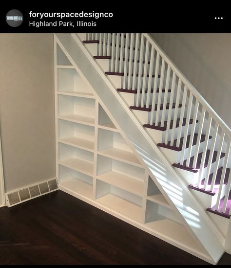 Shelves Under Stairs, Stair Bookshelf, Build Shelves, Stair Nook, Space Under Stairs, تحت الدرج, درج السلم, Stairs Storage, Diy Staircase