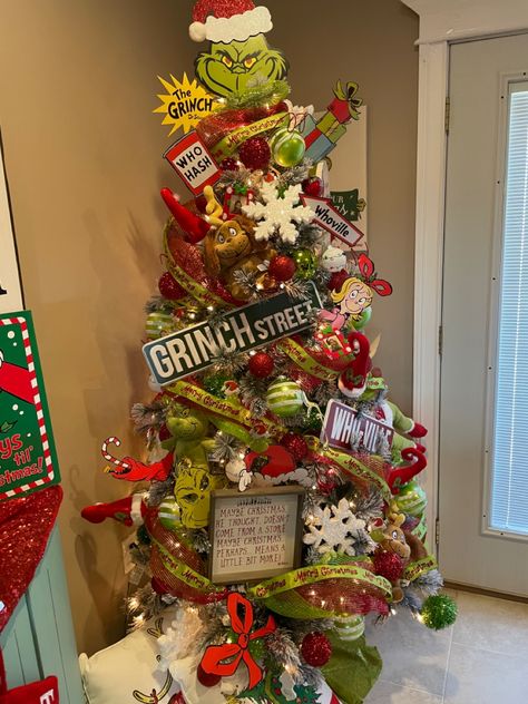 Grinchmas Tree Decorations, Who Ville Christmas Decor, How The Grinch Stole Christmas Tree, Grinch Themed Tree, Grinch Christmas Theme Ideas, Christmas Tree Grinch Theme, Who Ville, Grinch Xmas Tree, Grinchmas Tree