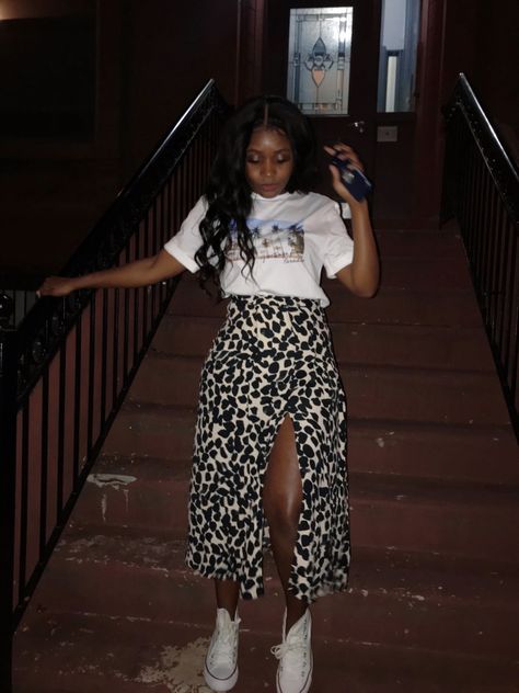 Sneaker Classy Outfit, Skirt And Graphic Tee Outfit Black Women, Graphic Tee And Skirt Outfit Black Women, Cute Sunday Outfits Casual, Brunch Outfit Sneakers, Sunday Look Outfits, Skirts And Sneakers Outfit, Graphic Tee With Skirt Outfit, Sunday Night Outfit