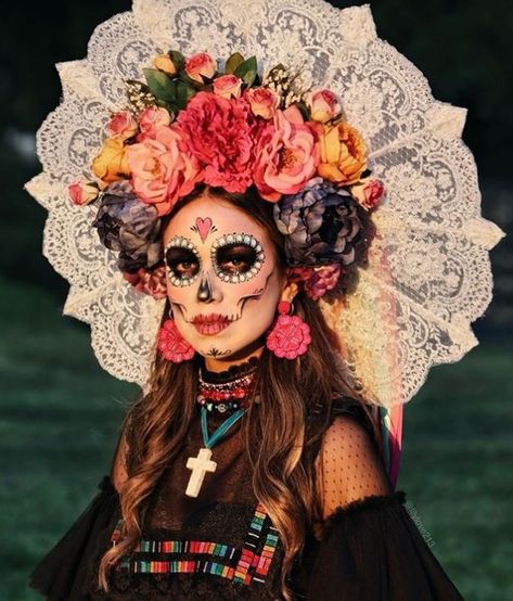 I’m half child half ancient.  - Björk Catrina Costume, Halloween Makeup Sugar Skull, Halloween Sugar Skull, Sugar Skull Costume, Den Mrtvých, Dead Makeup, Sugar Skull Halloween, Sugar Skull Makeup, Diy Kostüm