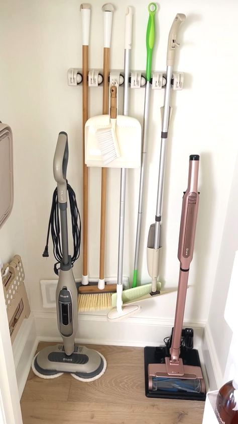 Feminine Pad Storage Ideas, Cute Home Organization Ideas, Room Decor And Organization, New Apartment Organization, Japanese Organization Ideas, Organization Ideas For The Apartment, Tiny Closet Storage Ideas, Condo Organization Ideas, Apartment Cabinet Organization