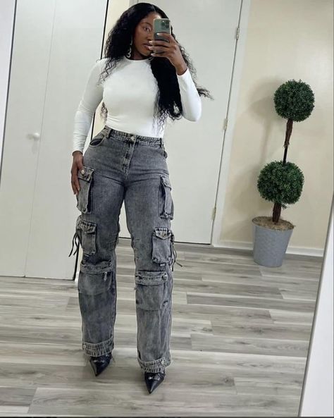 Cargo Jeans Outfit Women, Jeans For Ladies, Statement Jeans, Jeans Outfit Winter, Jeans Outfit Women, Silver Springs, Winter Closet, Cargo Pants Outfit, Jeans Outfit Casual