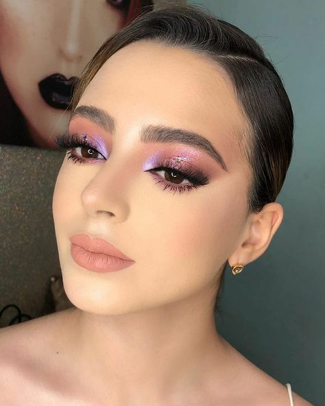 Grape Makeup Look, Pink Purple Makeup Looks, Maquillaje Color Lila Natural, Pink Dress Makeup Ideas, Pink Glam Makeup Looks, Makeup Lila, Makeup Morado, Lila Makeup, Makeup Rosa