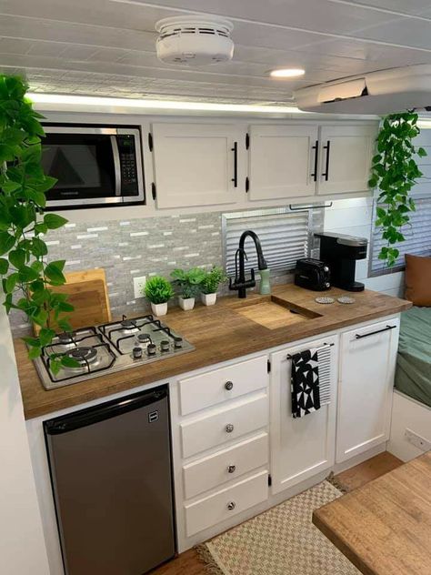 Rv White Cabinets, Remodeled Small Campers, Cute Trailer Homes Interior, Motor Home Interior Ideas, Small Trailer Renovation, Renovated Motorhome, Caravan Kitchen Ideas, Motor Home Remodel, Rv Kitchen Ideas