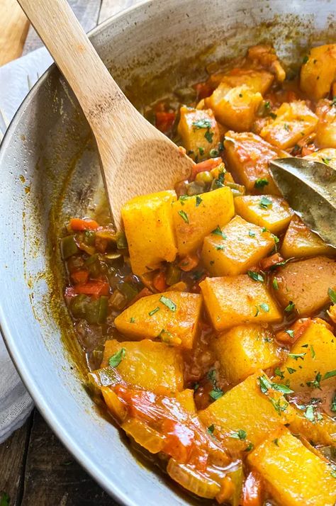 Spanish Widowed Potatoes | Probably the Best-Tasting Potatoes Recipe Spanish Squash Recipes, Spanish Potatoes Recipe, Spanish Sides Dishes, Spanish Potato Soup, Taino Recipes, Portuguese Potatoes Recipes, Andalusian Recipes, Spanish Recipes Authentic, Portuguese Potatoes