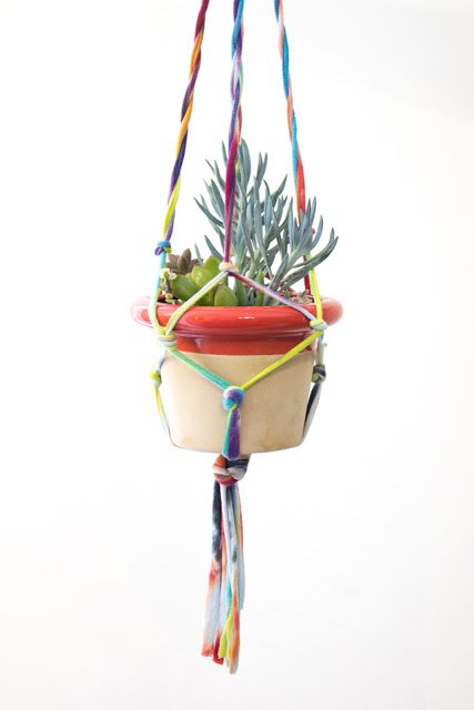 how to make easy DIY Macrame Plant Holders from old tie dye T-shirt fabric yarn, the perfect summer craft for the whole family (kids too!) Macrame Plant Holders, Diy Macrame Plant Hanger Easy, Easy Diy Tie Dye, Plant Holder Diy, Easy Diy Macrame, Spike Stitch, Shoulder Shawl, Fun Summer Crafts, Diy Hanging Planter