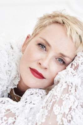 Sharon Stone Short Hair, Hairstyles For Women In Their 40s, Edgy Short Hair, Cool Blonde, Sharon Stone, Stone Pictures, Aids Hiv, Hair Collection, Short Pixie