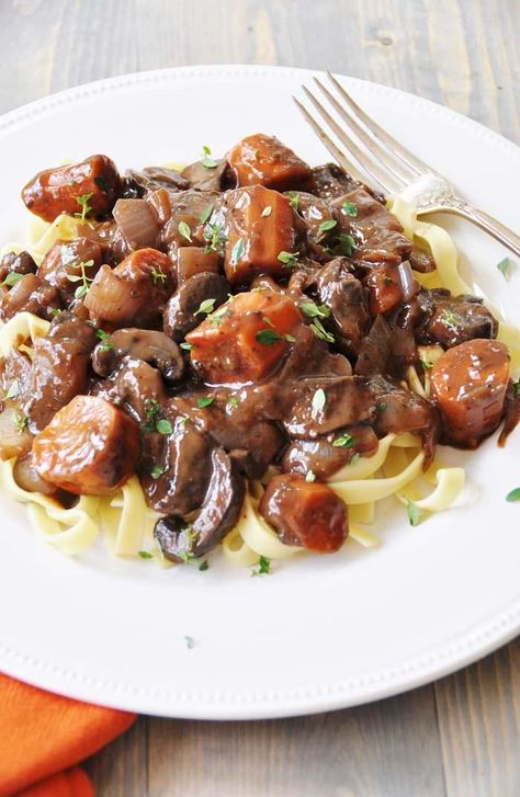 Vegan Mushroom Bourguignonne AKA the best thing I've ever eaten Vegan Mushroom, Veggie Meals, Vegan Cooking, Vegan Foods, Curries, Vegan Eating, Vegan Dishes, Vegan Dinners, Ravioli