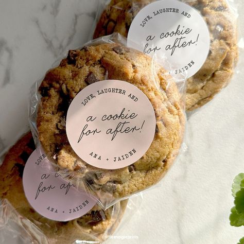 Wedding label stickers, great for cookie favors! Personalized with your choice of custom colors, names & date! ☾ Printed on premium-quality, vinyl adhesive ☾ Come in 1.5" or 2" - for a custom size, pls message me! ☾ Includes custom names & date + background & text colors! ----------- ☾ A proof will be sent to you via Etsy messages. ☾ *Proofs must be APPROVED before your order is sent* ☾ I do NOT offer 100% refunds if the approval of your proof delays the order. (shipping + half the order total w Cookie Wedding Favors For Guests, California Wedding Favors, Party Favor Desserts, Cookie Wedding Favors Packaging, Wedding Favors Food Treats, Cookies As Wedding Favors, Chex Mix Wedding Favor, Wedding Favor Cookies Packaging, Simple Wedding Favor