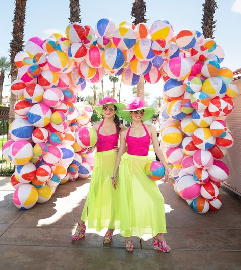 @sendomatic posted to Instagram: Beach ball balloon arch, perfect for an end-of-summer soiree!☀ @iconiceventstudios #summer #beach #beachball #partyinspiration #partydecor #partyideas #birthdayparty #partyplanning #eventplanning #eventdesign #eventprofs #kidspartyideas #eventmanagement Beach Ball Party Arch, Beach Ball Window Display, Beach Ball Balloon Arch, Beach Ball Arch Diy, Beach Ball Backdrop, Beach Ball Arch, Welcome To August, Tropical Event, Sailing Party