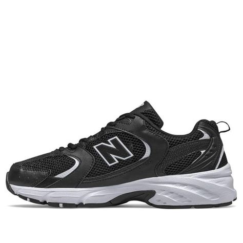 New Balance 530v2, New Balance 452, Zapatillas New Balance, New Balance Outfit, Modern Tech, Marathon Running Shoes, Dad Shoes, Retro Sneakers, Marathon Running