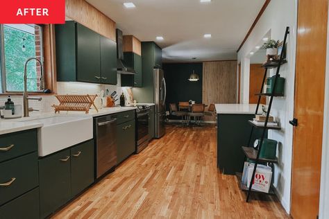 Kitchen Dark Green Cabinets, Kitchen With Dark Green Cabinets, Green Painted Cabinets, Dark Green Cabinets, Green Kitchen Cabinet, Dark Green Kitchen, Kitchen Cabinet Ideas, Classic White Kitchen, Painted Cabinets