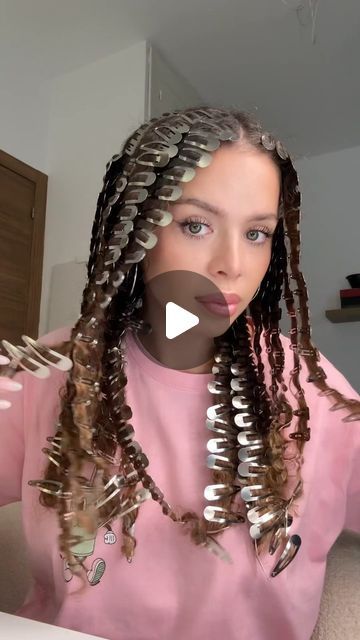 Carito Pérez 🌸 on Instagram: "800 clips 💕✨ podría ser el nuevo método curly 😂✨" Wave Hairstyle, Heatless Waves, Crimped Hair, Heatless Hairstyles, Heatless Curls, Crimping, Hair Waves, Clip Ins, Season 3