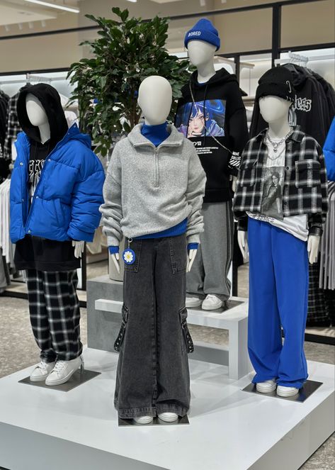 Mannequin Styling Visual Merchandising, Visual Merchandising Ideas Creative, Visual Merchandising Ideas Clothing Store Displays, Visual Merchandising Ideas, Clothes Shop Design, Mannequin Styling, Merchandising Ideas, Clothing Store Displays, Fashion Displays