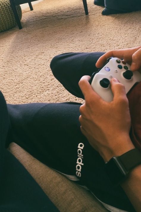 Fake Pics For Instagram Story Couple, Gamer Boys Aesthetic, Baby Boy Games, Friends Party Night, Gamer Couple, Reader Girl, Cute Date Ideas, Gamer Boy, Blonde Boys