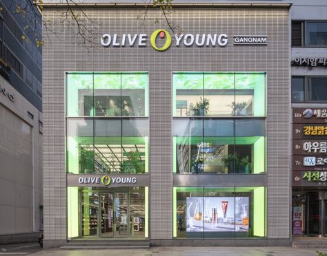 Olive Young Store, Beauty Retail, Olive Young, Private Equity, Beauty Products Drugstore, Investment Banking, Family Posing, Success Story, Brand Experience