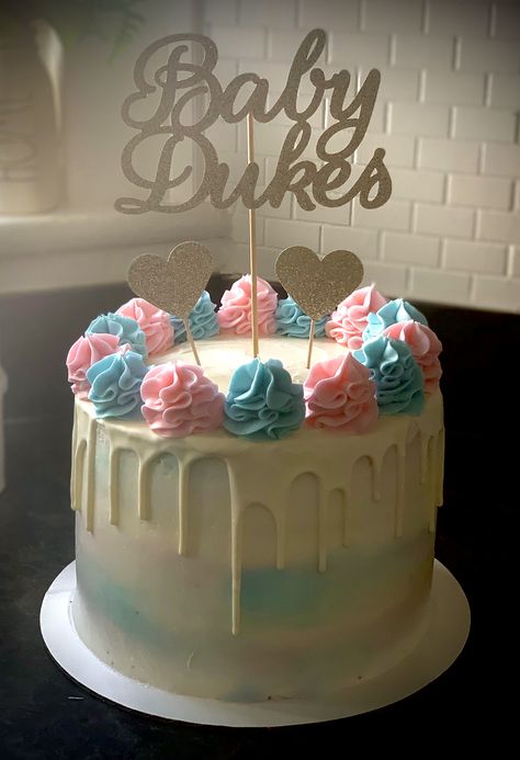 Pastel Pink And Blue Cake, Small Gender Reveal Cake Ideas, Gender Reveal Cake Sprinkles, Pink And Blue Cake Gender Reveal, Simple Gender Reveal Cake, Gender Revel Cake, Gender Reveal Cake Diy, Blue And Pink Gender Reveal, Pink And Blue Cake