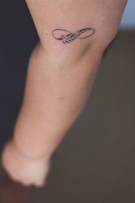 The Girl With The Traveling Tattoos — Chillin' with the Kiwis New Zealand Fern Tattoo, New Zealand Tattoo Ideas, New Zealand Fern, Ta Moko Tattoo, Birthdate Tattoo, Tattoo Words, New Zealand Tattoo, Glyph Tattoo, Daffodil Tattoo