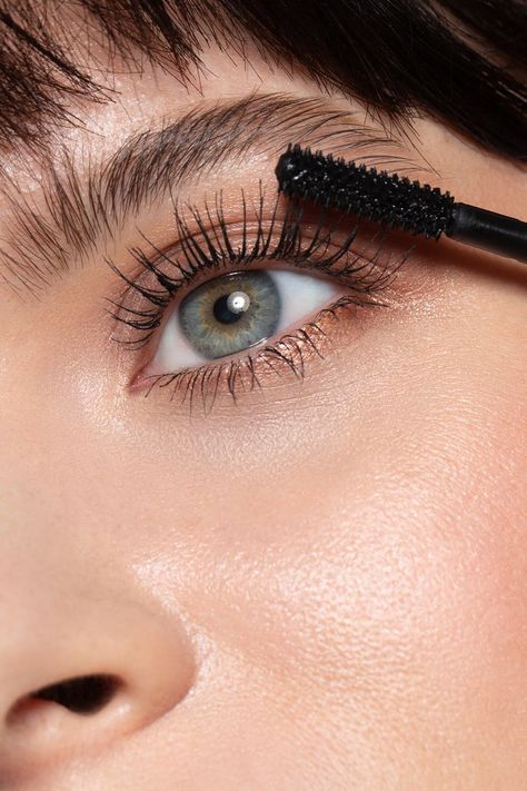 Wayne Goss The Waterproof Mascara Wayne Goss, Mascara Brands, Great Lash, Green Background Video, Lash Serum, Waterproof Makeup, Waterproof Mascara, Long Lashes, Cosmetics Brands