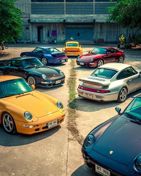 luftgekühlt911 on Instagram: “Whoa, Take it Easy Man 🌪️ Cr: @dannykai911 📷@ccourjon #renndrivesunday #porsche #porsche911 #porsche993 #porsche993carrera #porsche993turbo…” 993 Turbo, Super Fast Cars, Porsche 991, Porsche 993, High Performance Cars, Cool Car Pictures, Cool Sports Cars, Automotive Photography, Classy Cars