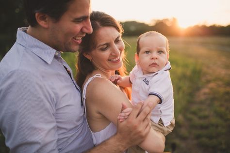 Baby With Parents, 3 Month Old Baby Pictures, Fall Photoshoot Family, Outdoor Family Photoshoot, Baby Family Pictures, 5 Month Old Baby, First Family Photos, 4 Month Old Baby, Newborn And Family Photography