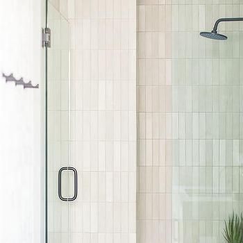 Vertical Cream Stone Shower Tiles Design Ideas Vertical Subway Tile, Bathroom Wall Tiles Design, Bronze Shower Head, Cottage Deck, Vertical Tile, Outdoor Shower Kits, Gray Shower Tile, Outdoor Shower Enclosure, Small Bathroom With Shower