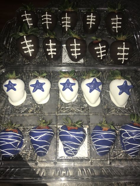 Football Decorations Diy, Strawberry Cover, Ezra 1, Dallas Cowboys Party, Strawberries Bouquet, Cowboy Themed Birthday Party, Chocolate Covered Strawberries Bouquet, Football Decorations, Dallas Cowboy