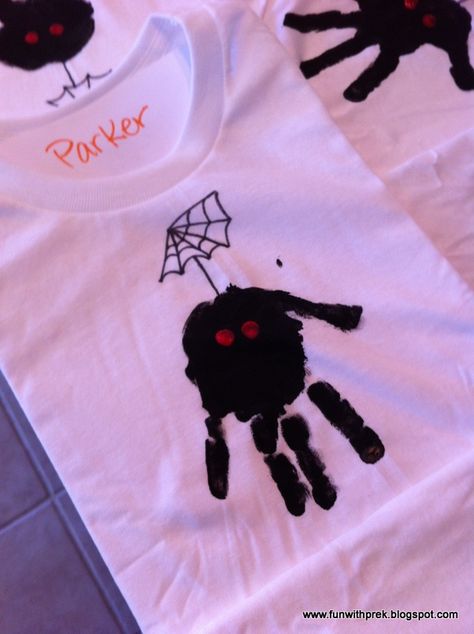 Love a good Halloween Party!! One of the keepsakes that we love to make for the kiddos is a hand-print t-shirt. For this year's Hallowee... Halloween Tshirt Diy, Handprint Spider, November Party, Bday Shirts, Diy Halloween Shirts, Fall Carnival, Halloween Crafts For Toddlers, Halloween Preschool, Learn Crafts