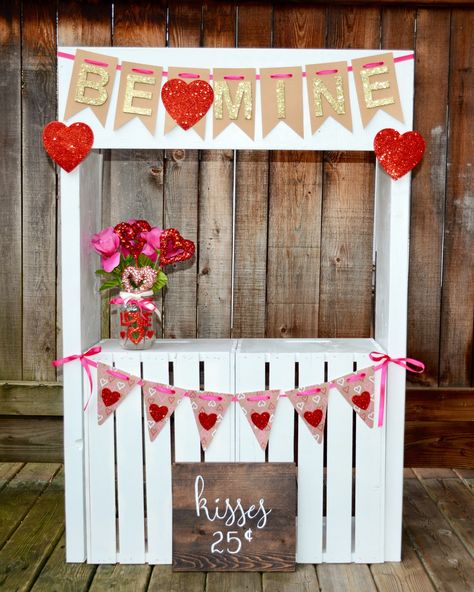 Kissing Booth ❤️ Valentines Kissing Booth Diy, Valentine Photobooth Ideas, Valentines Booth Ideas, Valentine’s Day Photo Booth, Kissing Booth Ideas, Kissing Booth Photography, Kissing Booth Photoshoot, Valentines Day Photobooth, Fun Valentines Crafts For Kids