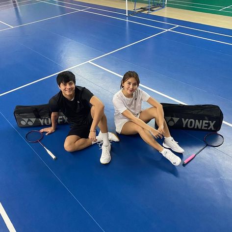 kathniel badminton Badminton Prewedding, Badminton Couple, Badminton Aesthetic, Badminton Outfit, Song Hye Kyo Style, Badminton Photos, Ice Bear We Bare Bears, Badminton Bag, Badminton Court