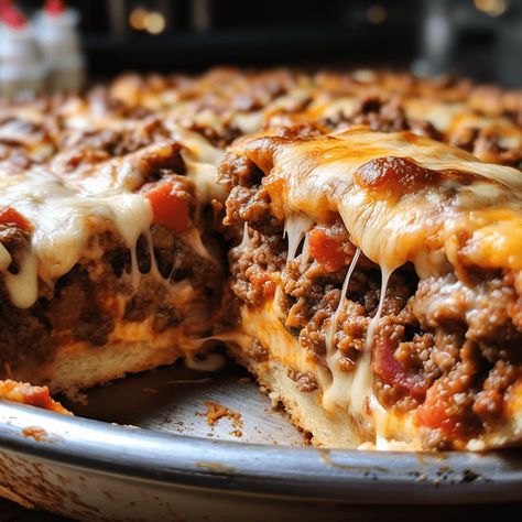 THE PIZZA BURGER PIE - Life with Susan Noodles Crockpot, Parmesan Meatloaf, Hamburger Meals, Mexican Tortilla, Beef Casseroles, Tortilla Casserole, Bacon Cheeseburger Casserole, Pizza Burger, Cheeseburger Recipe