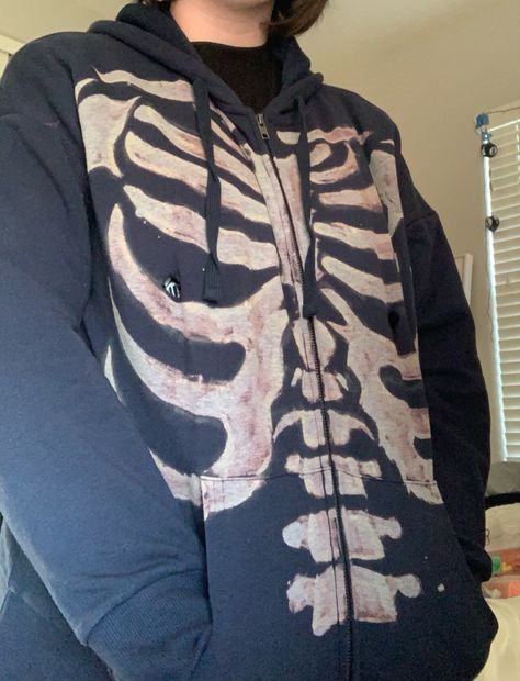 Bleach Jacket Design, Skeleton Bleach Hoodie, Bleach Skeleton Hoodie, Bleached Skeleton Hoodie, Bleach Hoodie Designs, Bleach Jeans Diy, Skeleton Jacket, Bleached Hoodie, Skeleton Clothes