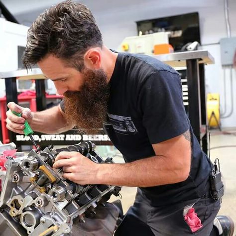 Aaron "Bearded Wonder" Kaufman Adam Kaufman, Amaron Battery, Flip Tv, Aaron Hotch With Beard, Aaron Kaufman, Richard Rawlings, Big Beard, Beard And Mustache Styles, Monkey Garage