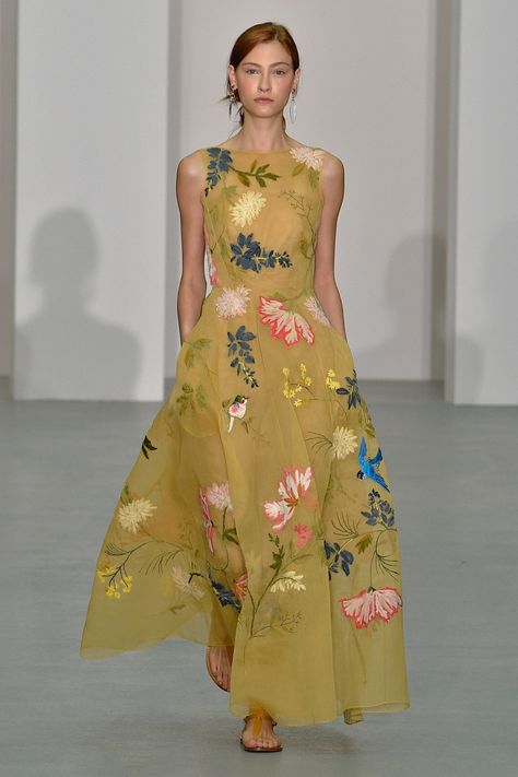 Jasper Conran SS17 Womenswear Collection Jasper Conran, Evening Dresses Elegant, Designer Dresses Indian, Embroidery Fashion, Fashion Details, A Dress, Couture Fashion, Look Fashion, Pretty Dresses