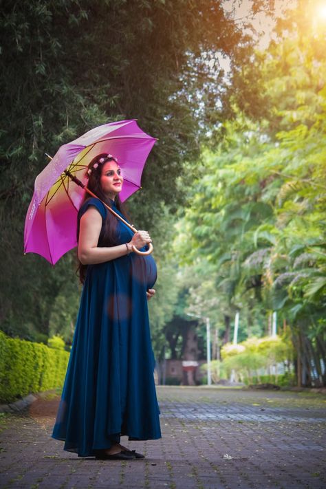 Baby Shower Photoshoot Ideas, Pregnancy Manifestation, Pregnancy Photoshoot Poses, Maternity Shoot Dresses, Couple Maternity Poses, Maternity Suit, Maternity Dresses Photography, Maternity Photography Poses Outdoors, Indian Bride Poses