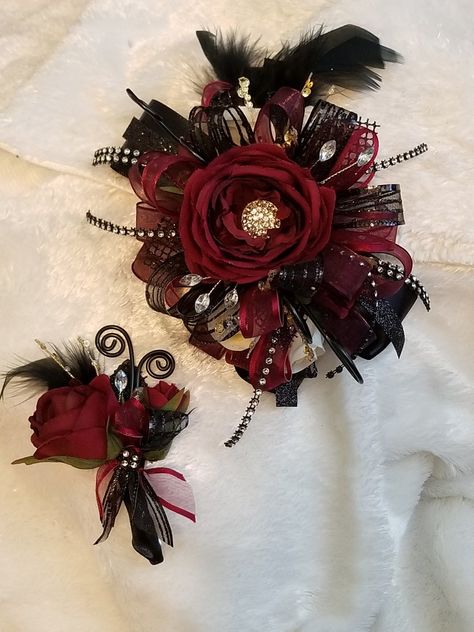 Burgundy Corsage Prom, Goth Corsage, Black And Gold Corsage, Gothic Corsage, Burgundy Corsage, Red Corsages, Gold Corsage, Black Corsage, Prom Flowers Corsage