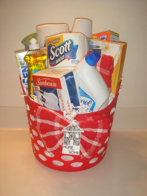 HouseWarming Gift Basket. I love the wash cloth as a bow. Doesn't link to a website, but you can get the idea from the photo. Neighborhood Ideas, Basket Raffle, Housewarming Basket, Chinese Auction, Housewarming Gift Basket, Housewarming Ideas, Neighborhood Gifts, Family Gift Baskets, Housewarming Gift Baskets