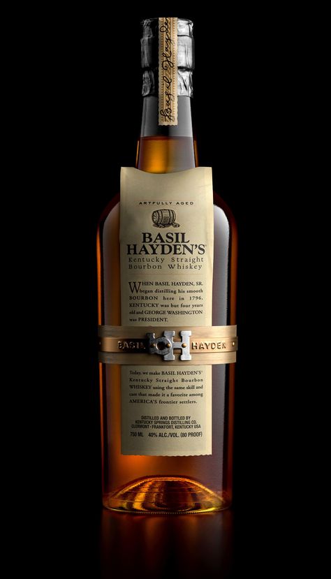 Basil Hayden, Whisky Club, Whisky Collection, Whiskey Bottles, English Pub, Bourbon Drinks, Kentucky Straight Bourbon Whiskey, Alcohol Aesthetic, Alcohol Bottles