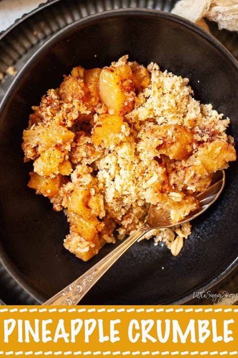 Pineapple Crumble with Cinnamon & Coconut Pineapple Crumble, Crisp Desserts, Pear Crumble, Cinnamon Crumble, Pineapple Desserts, Apple Oatmeal, Pineapple Recipes, Baked Fruit, Crumble Recipe